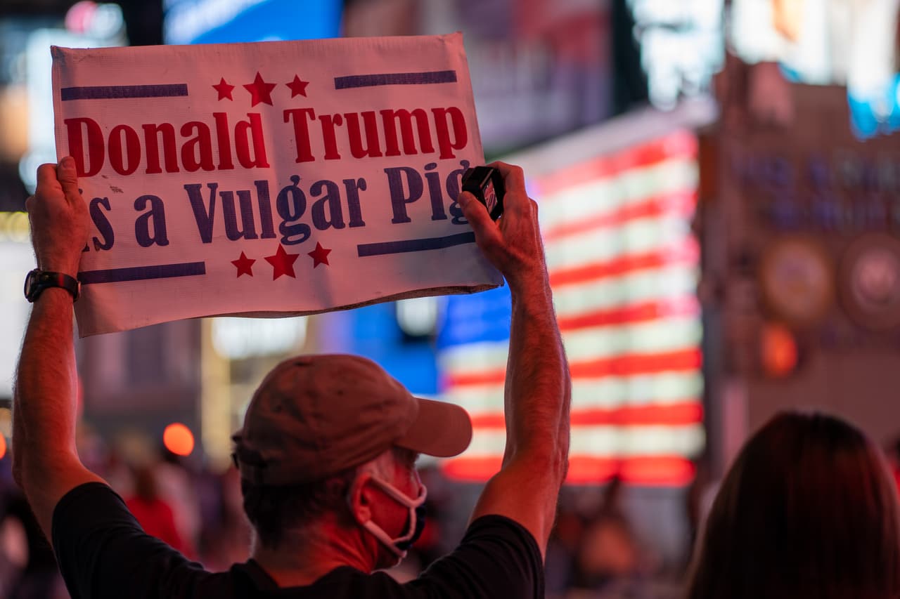 "Es momento de dejar atrás la retórica dura": dijo Joe Biden durante su primer discurso como presidente electo de los Estados Unidos, una promesa ambiciosos que promete cambiar el rumbo de EEUU.