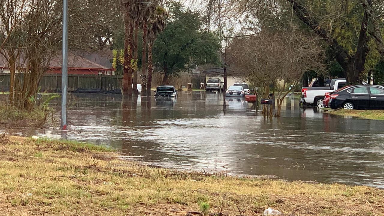 Estas imágenes fueron captadas en “Sagestar y Kirkville” cerca del periférico 8 en el sureste de Houston.