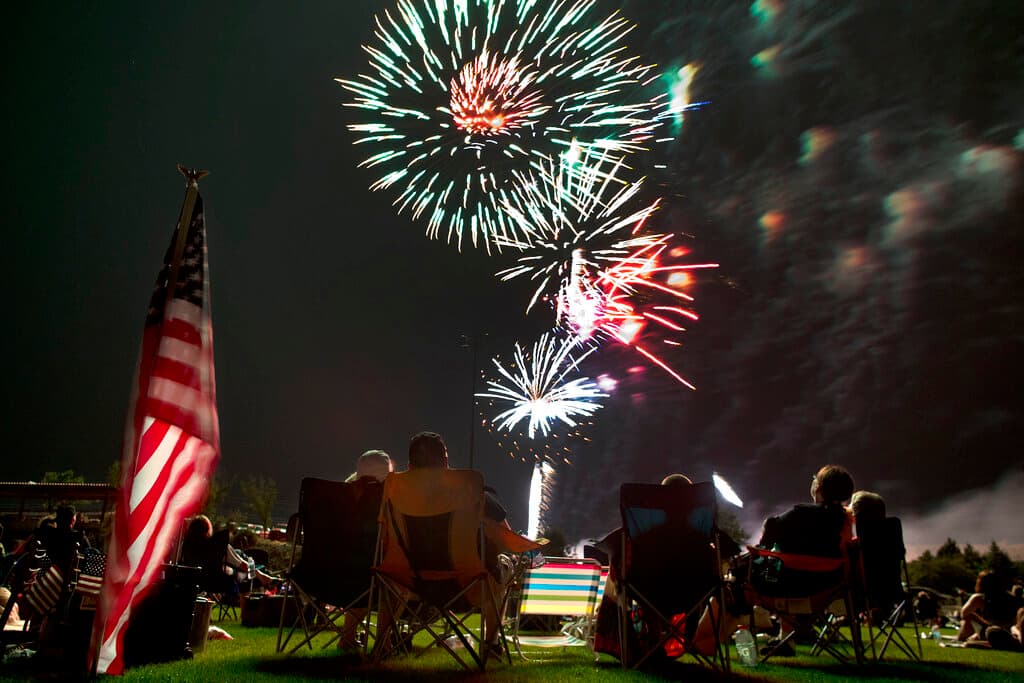 <b>5. El 4 de Julio es conocido por los festivales de Fuegos Artificiales.</b> Estos son 
<a href="https://www.univision.com/local/los-angeles-kmex/4-de-julio-eventos-fuegos-artificiales-sur-de-california-fotos?1234" target="_blank">10 eventos</a> en los que puedes disfrutar de estos espectáculos en el sur de California.