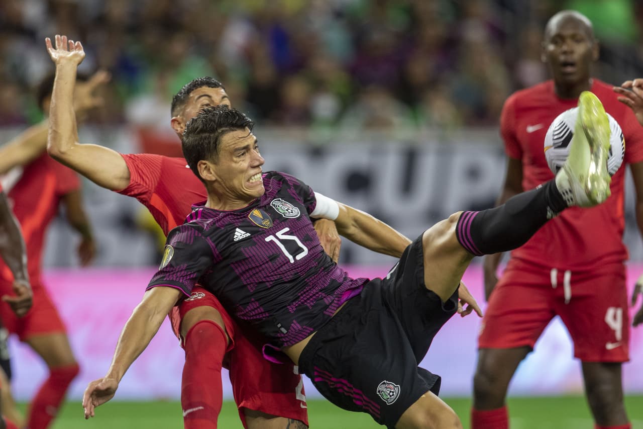 Orbelín pineda (45+2) y Héctor Herrera (90+8) se encargan de anotar en el sufrido triunfo de México 2-1 sobre a Canadá.
