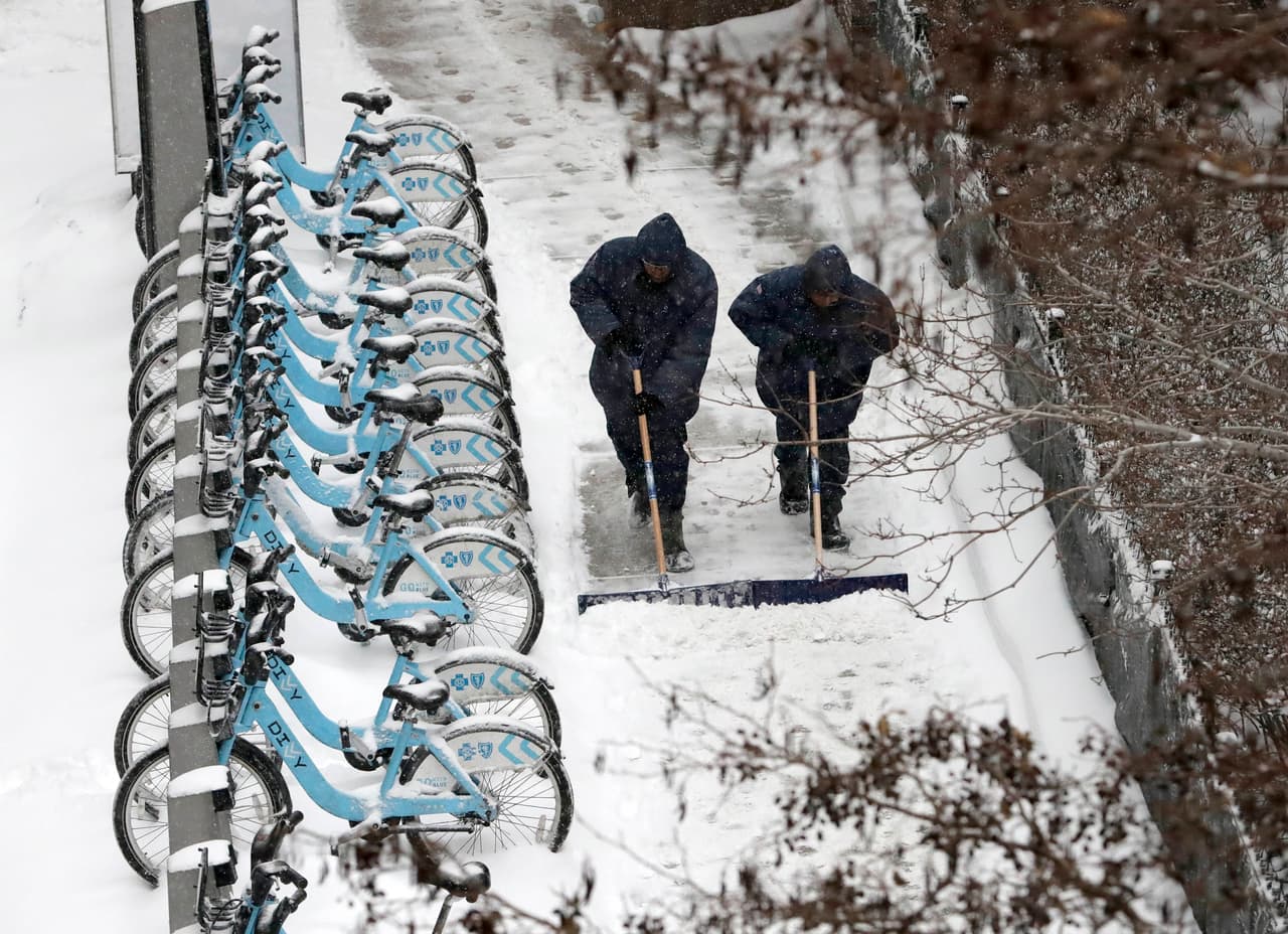 Más de 1,000 vuelos cancelados en Chicago y Denver por tormenta de nieve