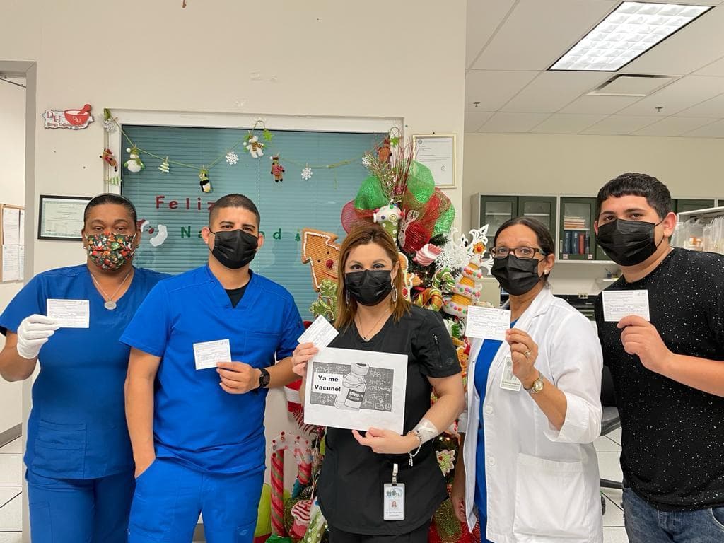 Empleados del CDT de Manatí se vacunan contra el coronavirus