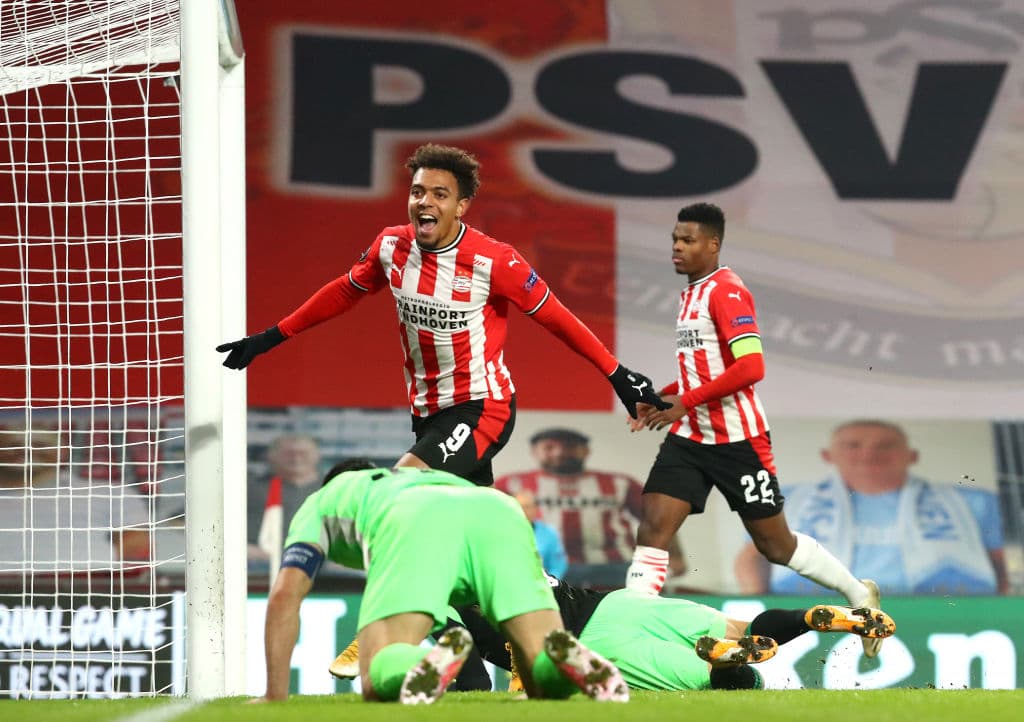 El PSV Eindhoven goleó 4-0 al AC Omonoia. Los goles corrieron a cargo de Donyell Mallen, Denzel Dumfries y doblete de Joel Piroe en la UEFA Champions League.