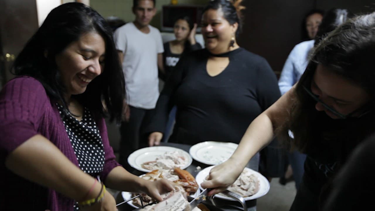 En sábado y lejos de sus familias: así celebraron Acción de Gracias los deportados en México