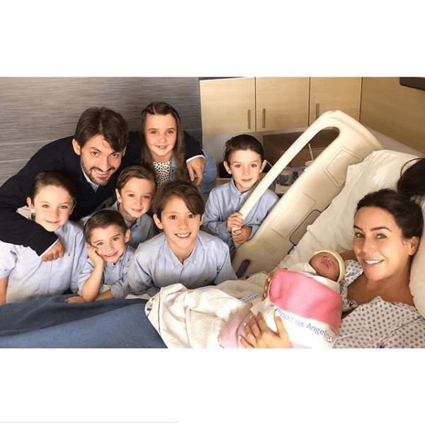 Inés Gómez Mont y su esposo Víctor Manuel Álvarez Puga han formado una familia junto a sus siete retoños: Mayito, hijo del abogado de su relación pasada; Inesita y los trillizos Javier, Bruno y Diego, nacieron del matrimonio de la presentadora con Javier Díaz; y los más pequeños Bosco y María, quienes fueron procreados por Inés y su actual marido.
<br>