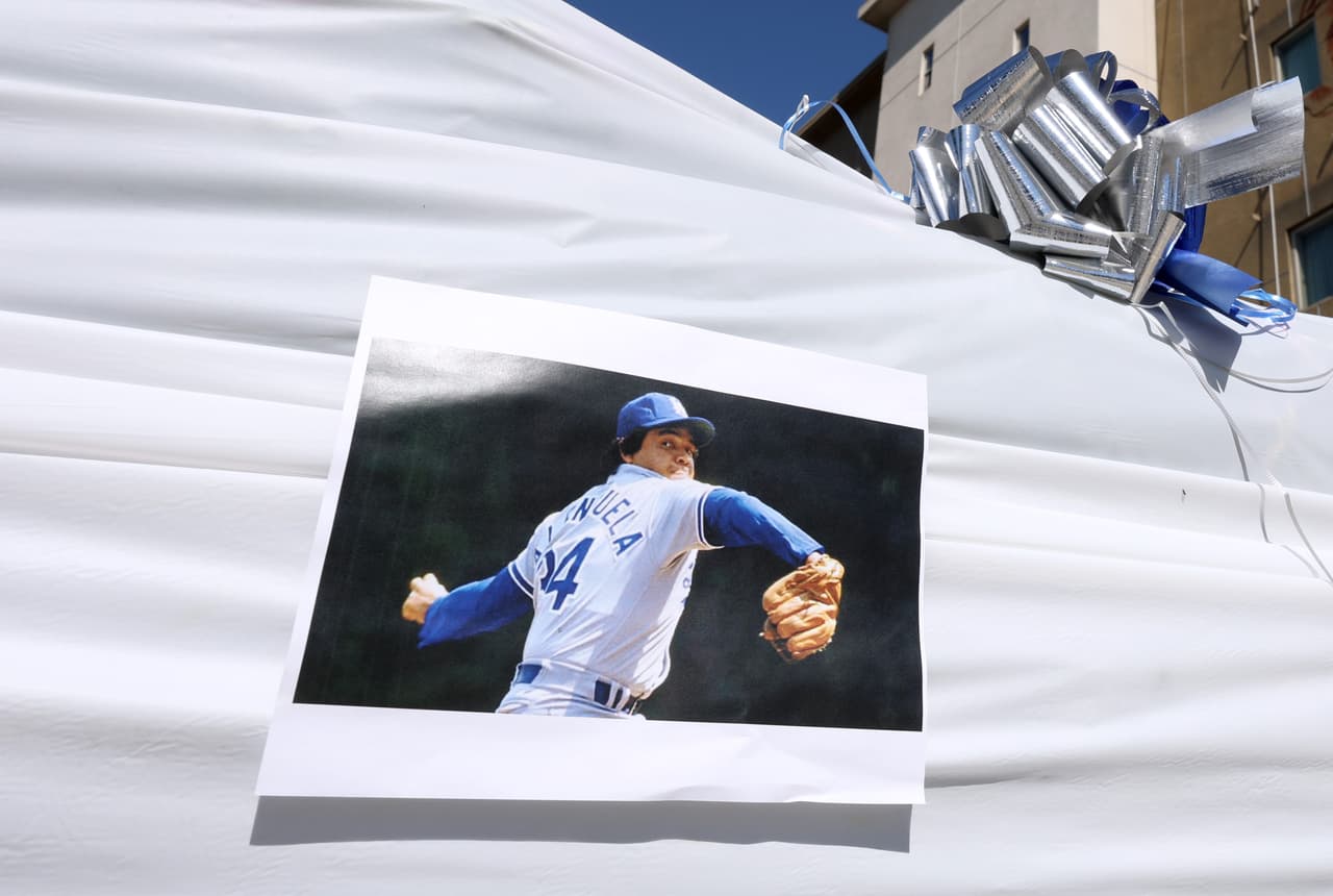 El emotivo homenaje de Dodgers al 'Toro' Valenzuela para la Serie Mundial