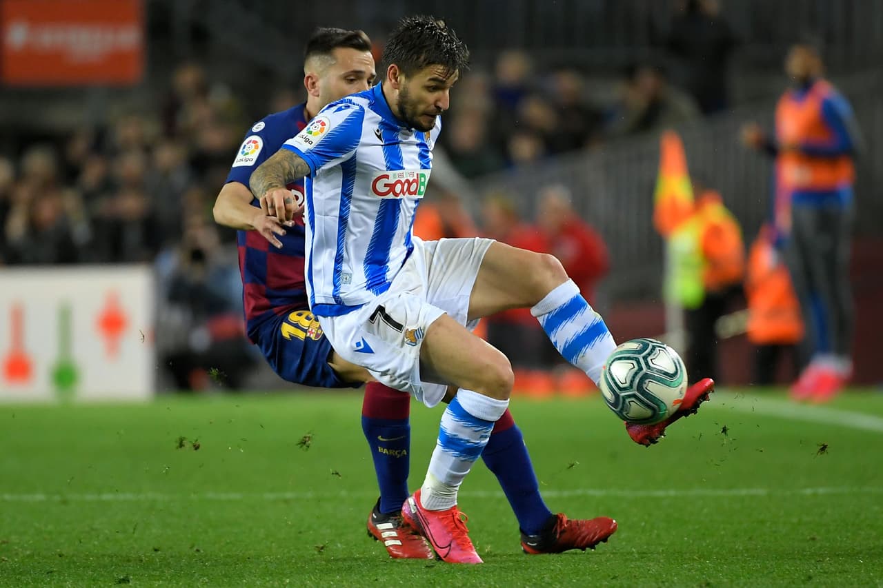 Real Sociedad se ordenaba en la cancha y esperaban romper el cero con un contragolpe.