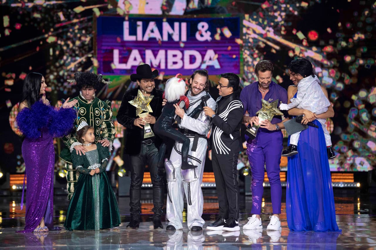 La pareja de amigos se mostró muy emocionada al recibir su premio, incluso Lambda derramó algunas lágrimas de alegría.