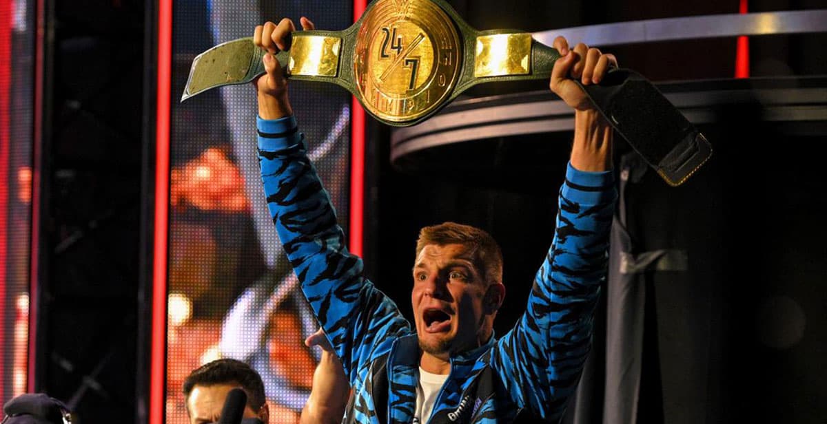 Rob Gronkowski se hizo del campeonato 24/7 en Wrestlemania 36
