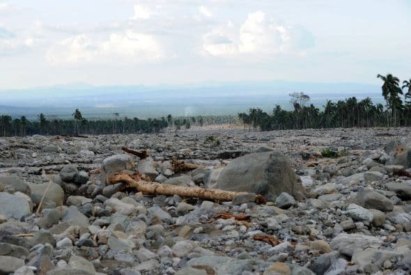 Este miércoles, los rescatistas intentan llegar a zonas aisladas por las inundaciones y deslizamientos de tierra, en tanto las Fuerzas Armadas se han sumado a las operaciones de rescate y asistencia de los damnificados.