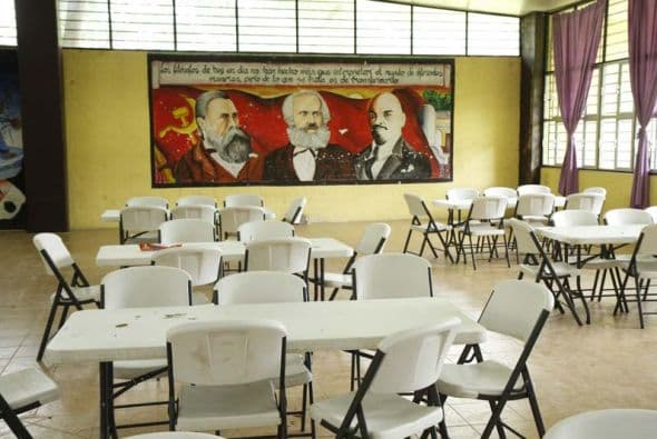 Uno de los murales pintados en el comedor.