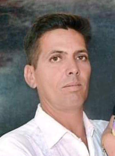 "El miembro del grupo Archipiélago Julio Ledón Iglesias, ha sido arrestado por dos policías uniformados y otro de civil en Bauta sobre la 1:20pm", dijo el grupo Archipiélago en su página de Facebook.