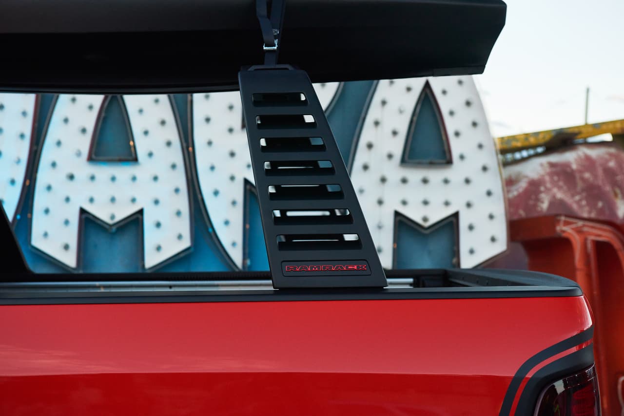 El RamRack es definitivamente la estrella Ram Macho Power Wagon y cuando Ram decida producirla comercialmente no dudamos que será todo un éxito. Recuerden que la vieron aquí por primera vez.