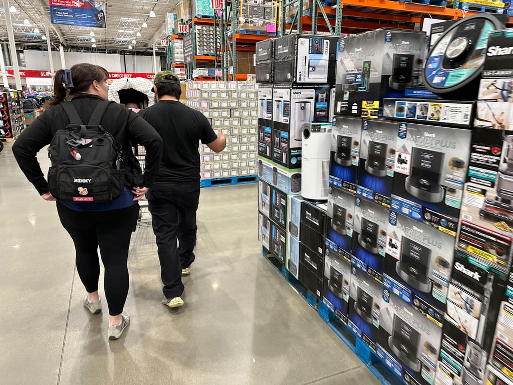 $2,100 más al año: el monto adicional que pagarán los hogares promedio en EEUU por aranceles de Trump, según estudio 