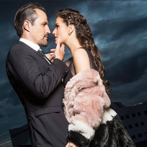 Otros que no dejan de demostrarse su amor son 
<b><a href="http://www.univision.com/temas/claudia-alvarez">Claudia Álvarez </a></b>y 
<b>Billy Rovzar</b>, quienes se casaron a finales del año pasado.