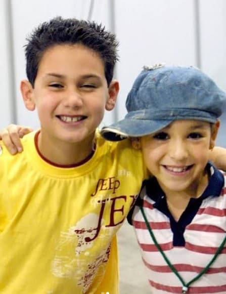 Incluso, compartió un "antes y después de 
<b>Amy y Tolín</b>", personajes que interpreron en la historia infantil en 2004.