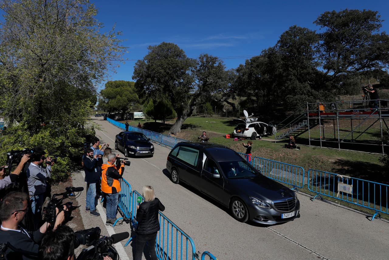 El presidente del gobierno en funciones, Pedro Sánchez, había prometido la exhumación para el verano de 2018. Pero se retrasó más de un año por la batalla judicial lanzada por los siete nietos del dictador.
<br>