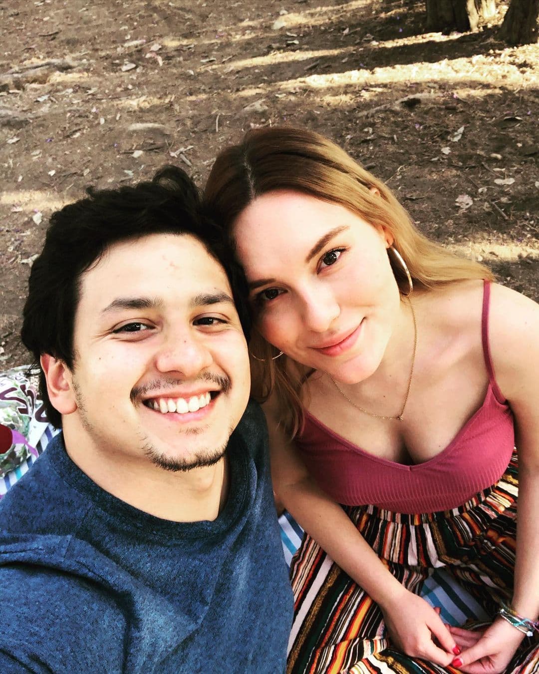 En una publicación de Instagram, ella aseveró que sigue muy enamorada y que ha disfrutado por completo del tiempo al lado de su pareja.