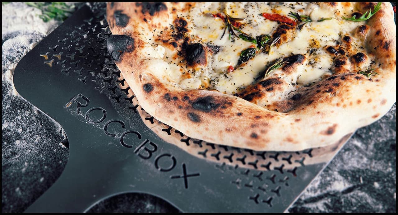 Margaritas, hawaiana, pepperoni, italiana o mexicana; no importa cualquiera de las pizzas que elijas pueden cocinarse en el Roccbox.