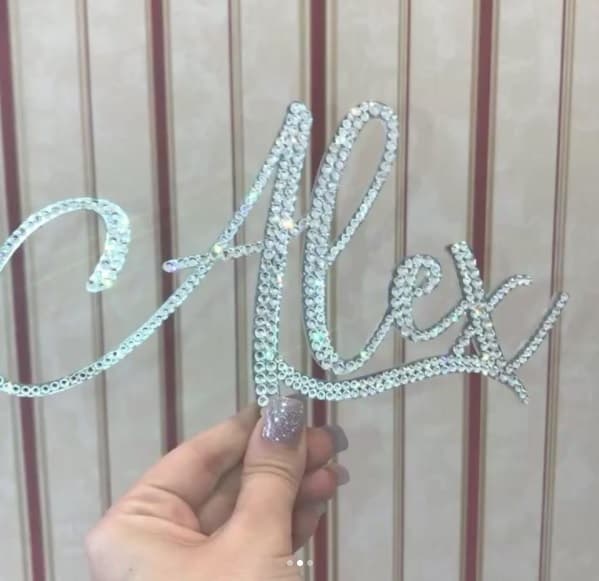 El exbeisbolista también tuvo su nombre con la misma tipografía que su amada.