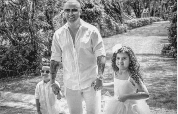 La familia es uno de los pilares más importantes y estos famosos cantantes del reggaeton nos dan una muestra de que así es.