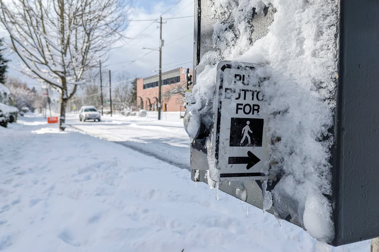 El Servicio Meteorológico Nacional (National Weather Service, NWS). originalmente predijo un 20% de probabilidad de que Portland tuviera más de 2 pulgadas (5 centímetros) de nieve. La probabilidad de obtener de 6 a 8 pulgadas (15 a 20 centímetros). La nevada del miércoles superó estos pronósticos.