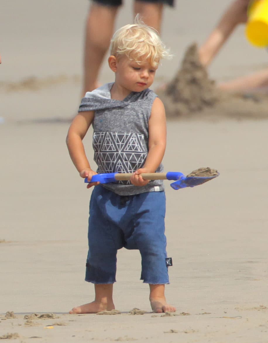 <b>Monitorear la excavación</b>: si bien a los niños les encanta hacer castillos de arena o cavar hoyos en la arena, los padres o adultos deben monitorear esta actividad. Si sus hijos más pequeños están cavando, observe la profundidad del hoyo, ya que se han reportado casos de niños enterrarse en la arena cuando se derrumba un lado sin apoyo del hoyo.