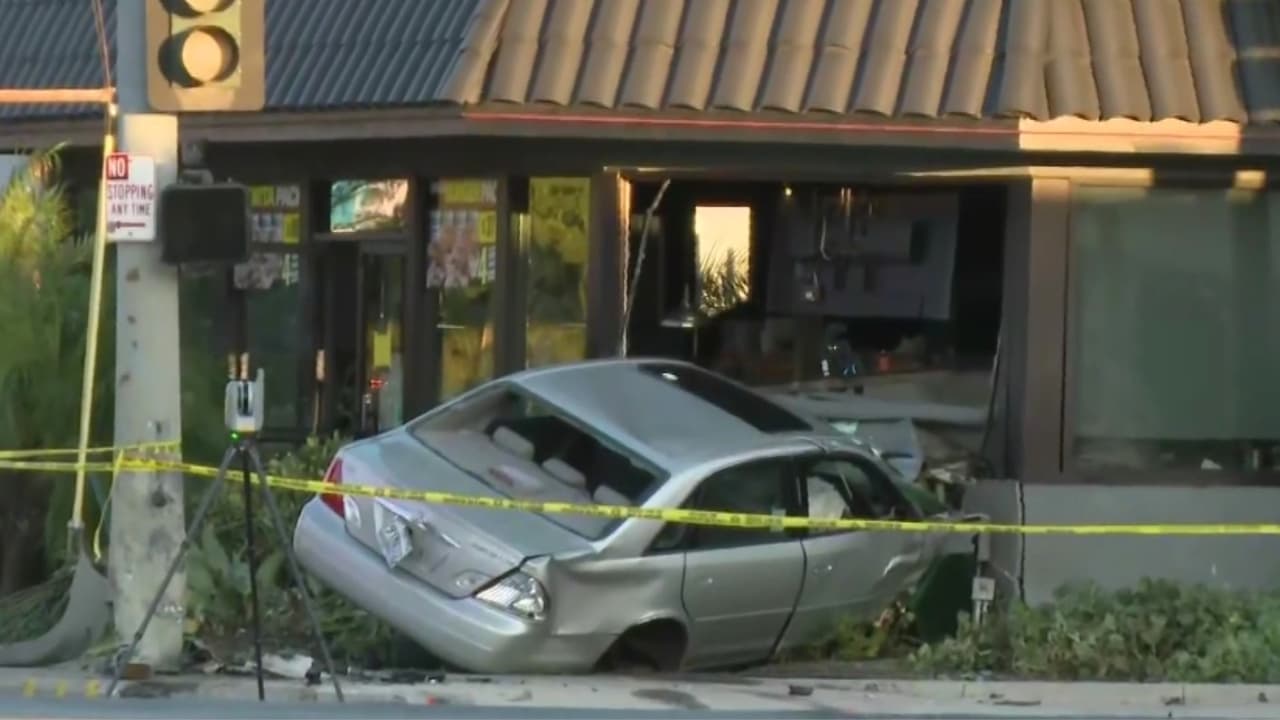 "Se escuchó muy fuerte el estruendo": comerciante testigo del choque contra restaurante en Santa Fe Springs
