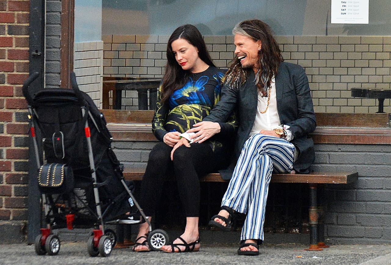 Se nota que mantienen una relación muy cercana.