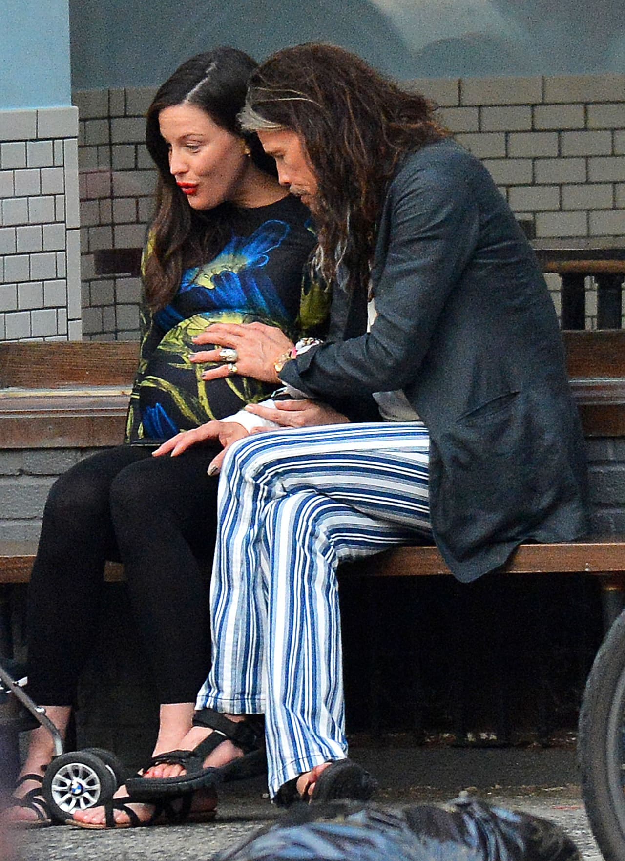 El abuelo orgulloso.