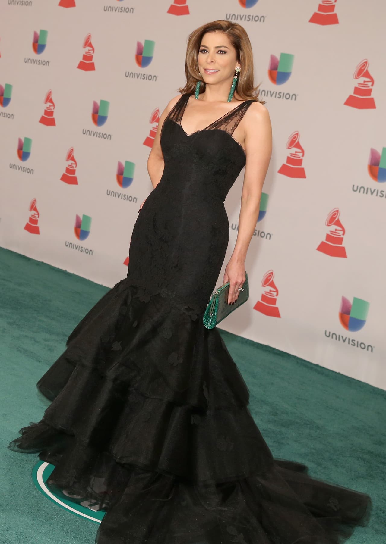 Una vez más, Lourdes apostó por el negro en este vestido que delineaba su figura.