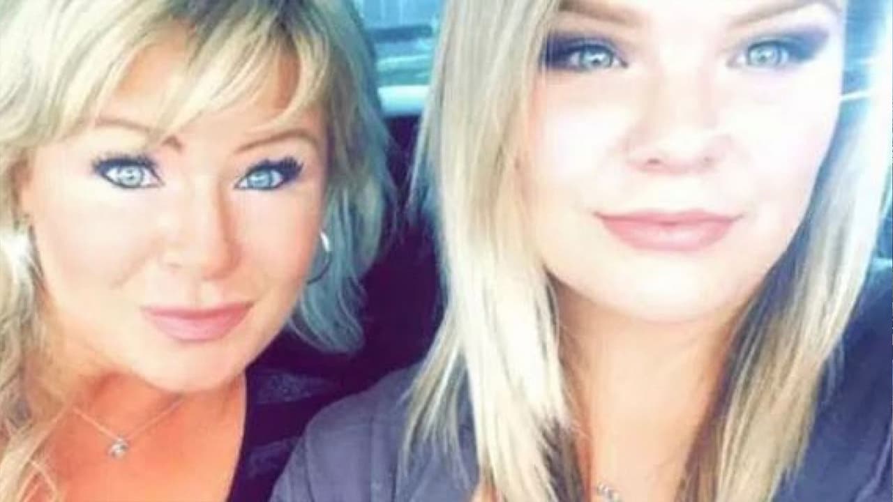 24 de junio de 2016. Una reunión familiar termina en una desgracia. Así fue como 
<a href="https://www.univision.com/local/houston-kxln/policia-abate-madre-defensora-de-armas-despues-de-que-matara-a-tiros-a-sus-hijas">Christy Sheats</a> llamó a sus hijas, Taylor y Madison, junto a su esposo,
<b> </b>Jason
<b> </b>Sheats. Cuando estaban en la sala de la casa ubicada en Katy, al oeste de Houston, Christy apuntó con una pistola calibre 38 a su pareja y le dijo 
<a href="https://www.univision.com/local/houston-kxln/padre-de-las-jovenes-asesinadas-en-texas-afirma-que-su-esposa-las-mato-para-hacerle-sufrir">"Tú me obligaste a hacer esto".</a> Sin embargo no le disparó a él, sino que tomó venganza con sus hijas y acribilló a ambas jovenes que intentaron escapar pero no lo lograron. De hecho, la policía indicó que Taylor, de 22 años, logró llegar al final de la calle pidiendo ayuda, pero su madre la siguió le disparó nuevamente y no se bastó con eso que regresó a su casa, cargó el arma y volvió para dispararle por tercera vez. Madison, de 17 años, murió en el sitio mientras que su hermana fue declarada muerta en el hospital. Cuando las autoridades llegaron, Christy no quiso soltar su arma por lo que recibió un disparo mortal.