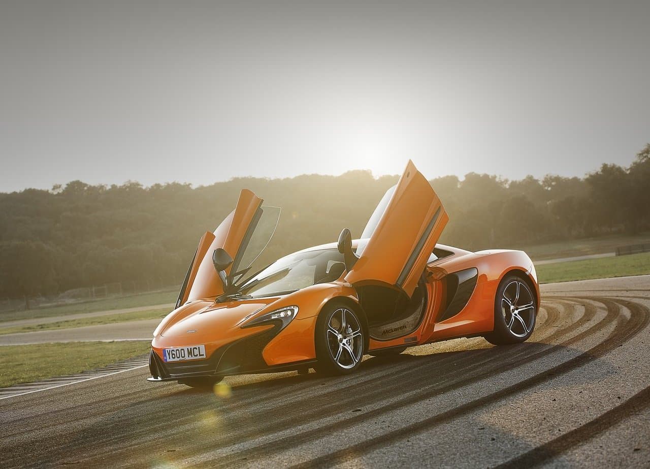 <b>20) McLaren 650S - 304,217 publicaciones</b>
<br>Potencia: 641 caballos de fuerza
<br>0-60 mph (98 km/h): 2.9 segundos
<br>Velocidad máxima: 207 mph (333 km/h)
<br>Precio: $273,000