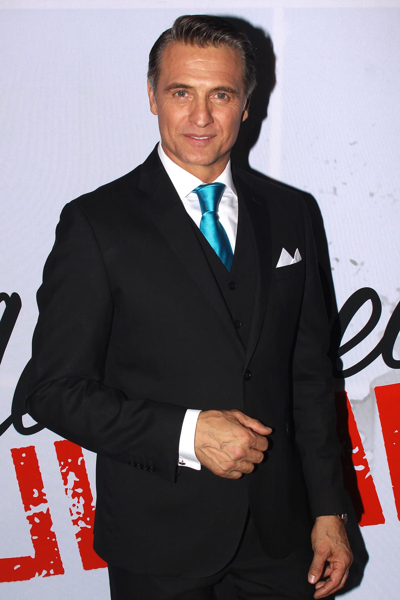 El actor argentino Juan Soler, de 53 años, negó ante los medios de comunicación que 
<b><a href="https://www.univision.com/entretenimiento/celebridades/maki-y-juan-soler-anuncian-su-separacion-fotos">su separación de Maki</a></b> se haya tratado de un montaje para llamar la atención y obtener algún beneficio.