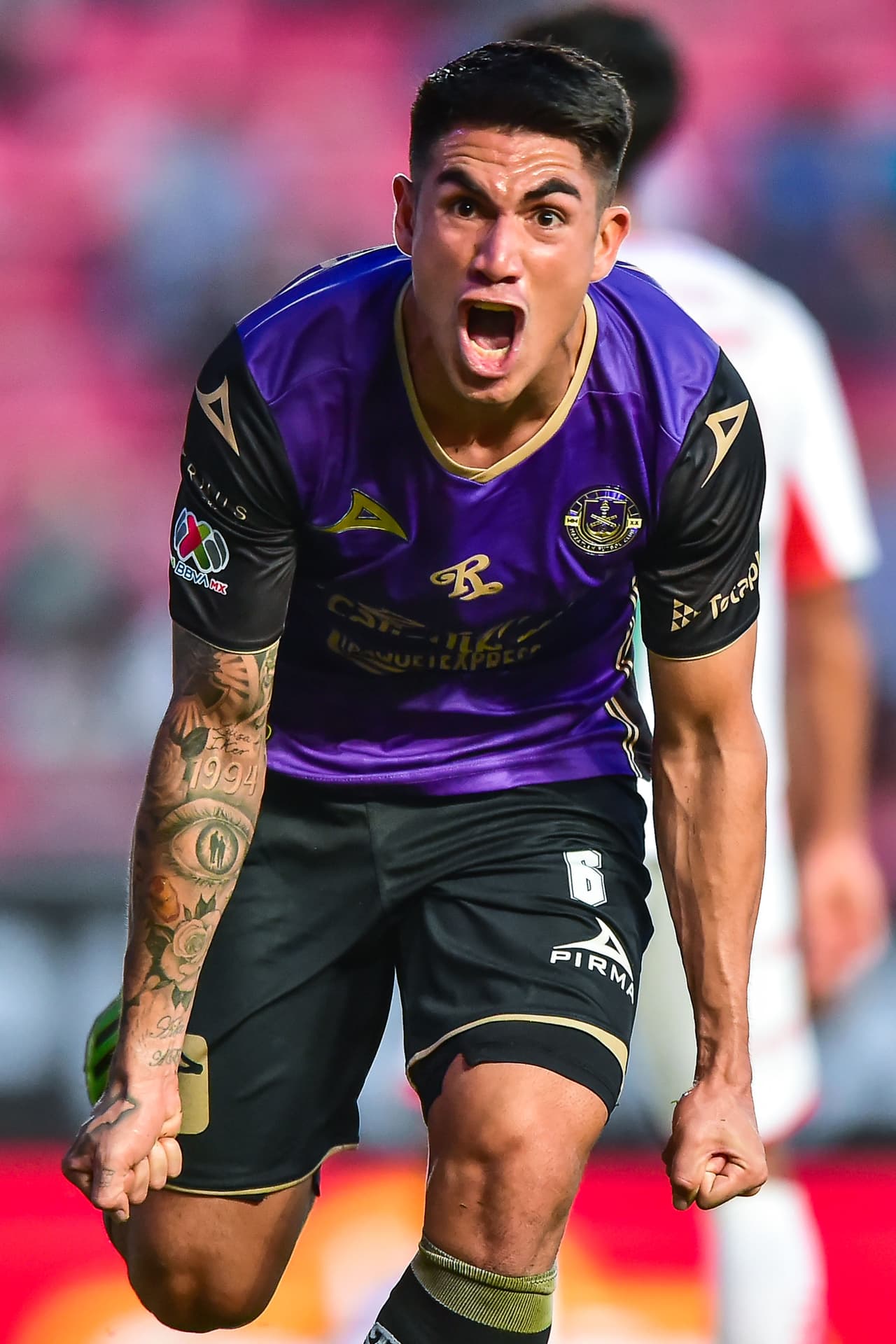 El mediocampista de contención celebró con todo.