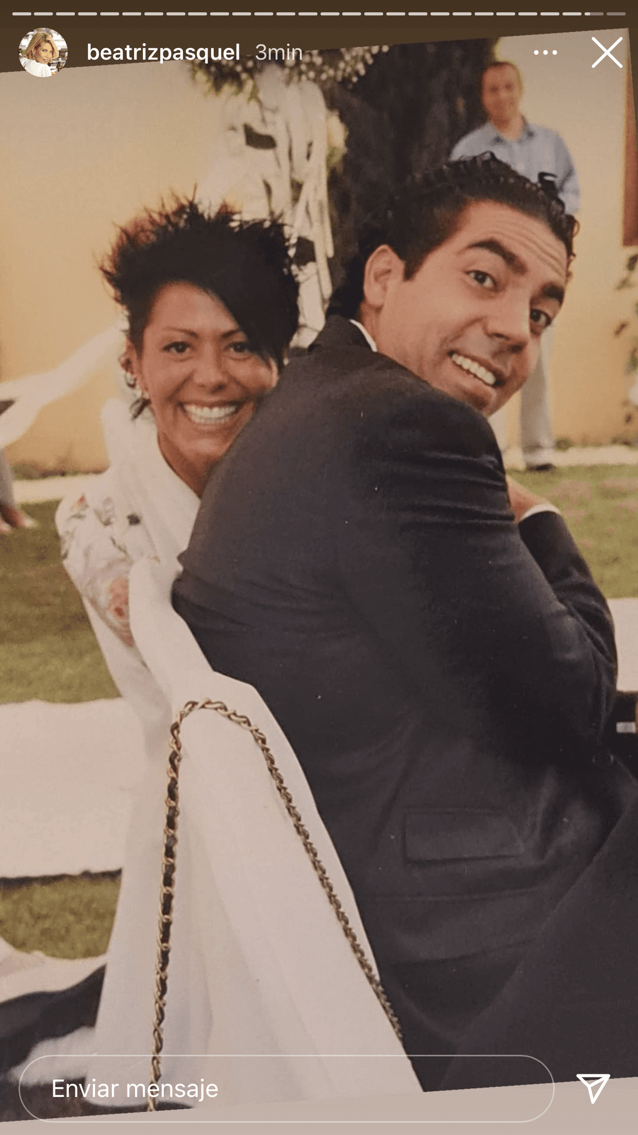 El empresario y la cantante nunca se casaron. Cuando Frida nació, 'La Guzmán' registró a la niña con el apellido Guzmán y no con el de Moctezuma, algo que la propia hija de la cantante acusa como un "robo" del que fue objeto. 
<br>