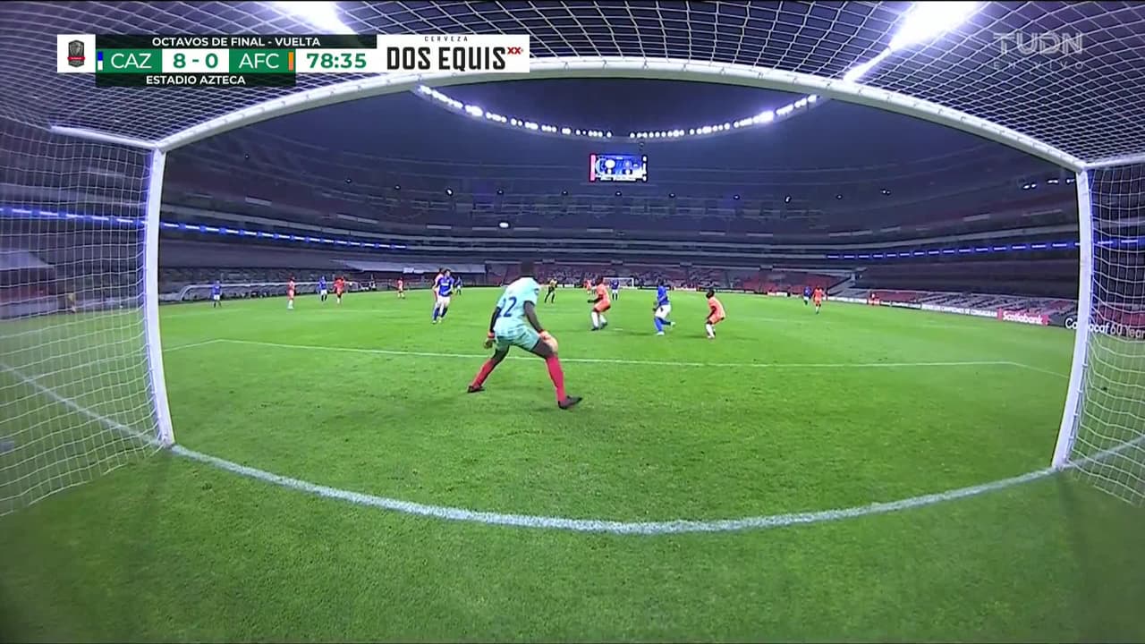 ¡TIRO ATAJADO! disparo por Brayan Angulo.