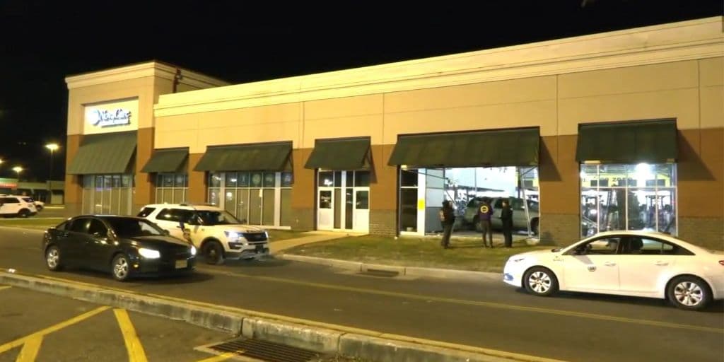 Sucedió antes de las 9:30 p.m. en el gimnasio en la cuadra 2300 de West Oregon Avenue.
<br>
<br>