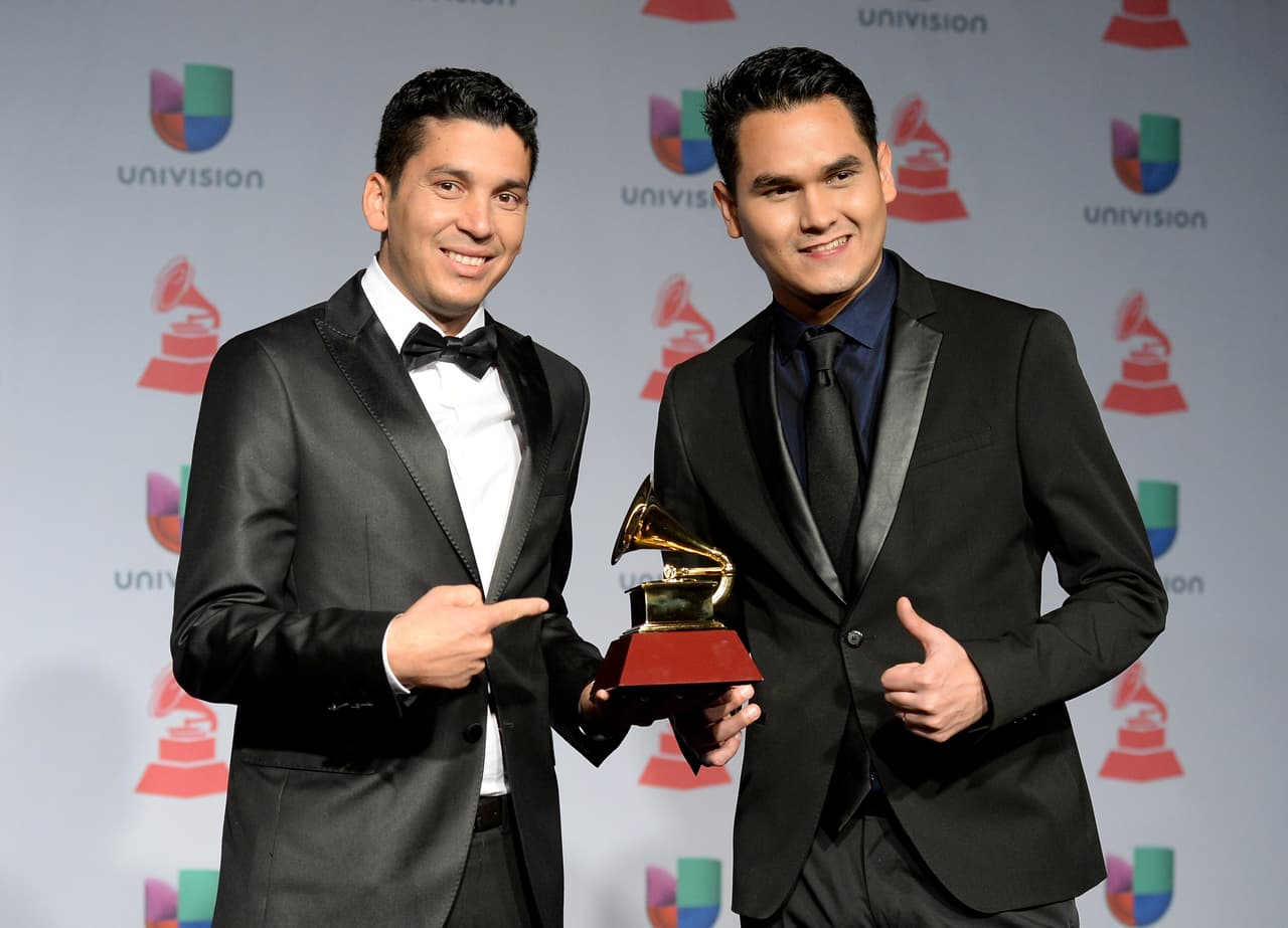 "Fue la primera ocasión que iba a una ceremonia de Latin GRAMMY y la verdad fue una emoción indescriptible el haber estado junto a gente como Thalía, Maluma, Pitbull, Enrique Iglesias", dijo el músico quien se unió a la banda en 2012.