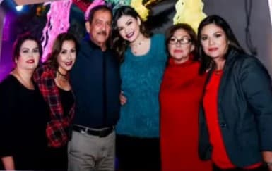 Ana Patricia soñó desde niña con destacar en el mundo del espectáculo y con el paso de los años ha ido cumpliendo sus anhelos, en parte gracias al apoyo de su familia.
<br>