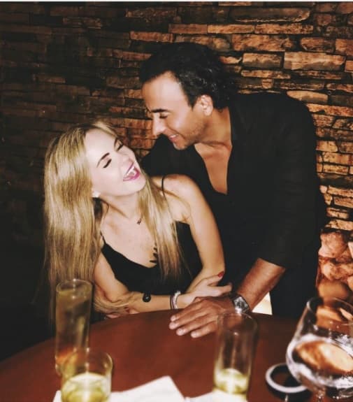 Fue hace dos semanas que Adal Ramones se comprometió con su novia: "Yo no podía darle anillo porque estaba casado, sería una falta de respeto tanto para Karla como para Gaby y debido a que acabo de firmar el divorcio, fue que me comprometí, es más aún no acabo de pagarlo".