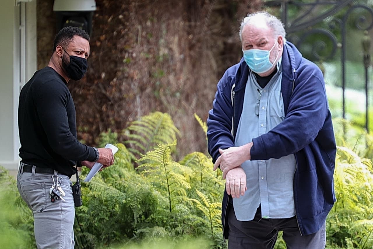 Según The Sun, se trata de
<b><a href="https://www.the-sun.com/news/2588802/meghan-markle-dad-thomas-letter-oprah-interview/" target="_blank"> una carta que él dejó a la comunicadora </a></b>en el que le pide que lo entreviste. 
<br>