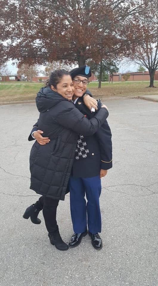 En una entrevista este viernes, la madre del soldado exigió respuestas e informó que contrató a la 
<a href="https://www.univision.com/noticias/sucesos/vanessa-guillen-fue-golpeada-hasta-la-muerte-con-un-martillo-en-el-interior-de-la-base-militar-asegura-la-abogada-de-la-familia">abogada Natalie Khawam</a>, quien trabaja con la familia de Vanessa Guillén.