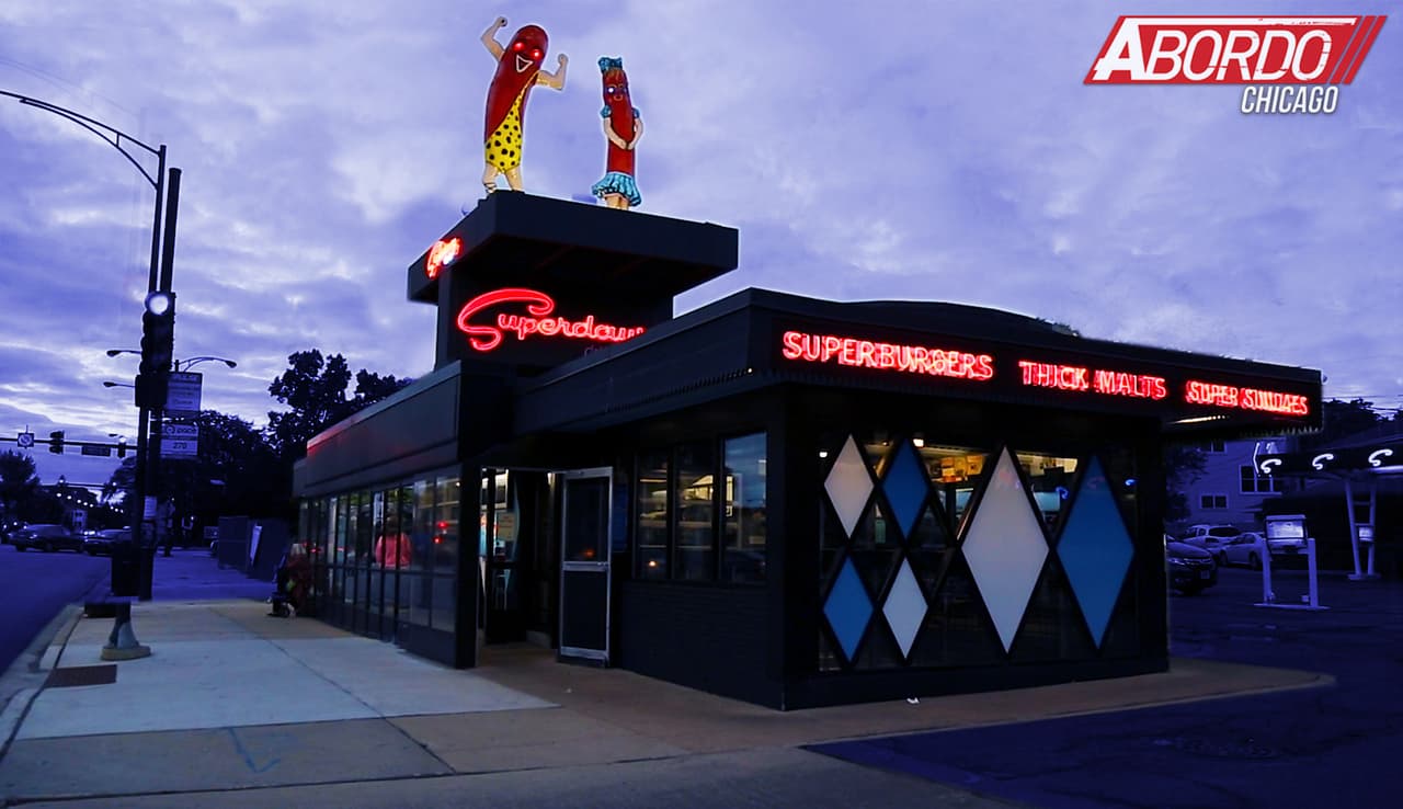 Superdawg Drive-In es uno de los restaurantes drive-in más antiguos en el país
