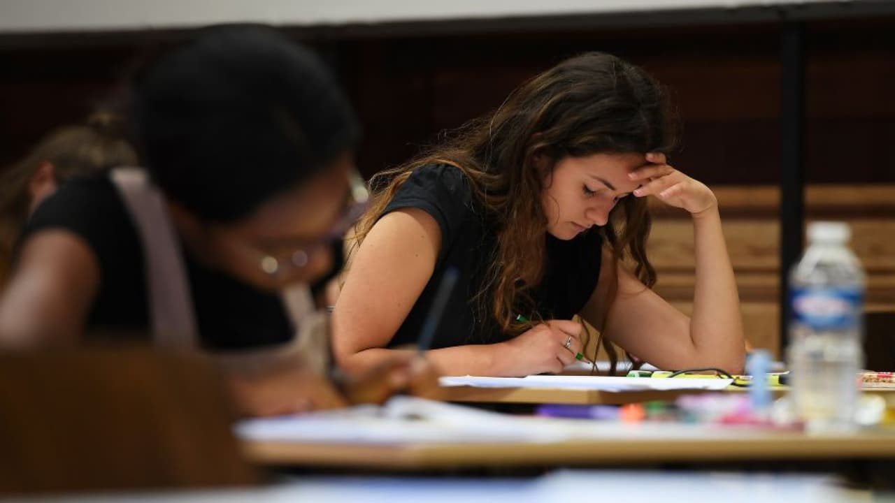 <b>En video: <b>Así es como esta organización busca incentivar a mujeres latinas a dedicarse a la arquitectura</b></b>
<br>
<br>'Arquitina' es una organización que nació con el fin de ofrecer a las mujeres la oportunidad de realizar un viaje a la licenciatura en la arquitectura, dice su fundadora Alicia Ponce, quien también asegura que a través de su historia y la de muchas otras personas demuestra que "sí es posible lograr nuestros sueños en esta profesión".