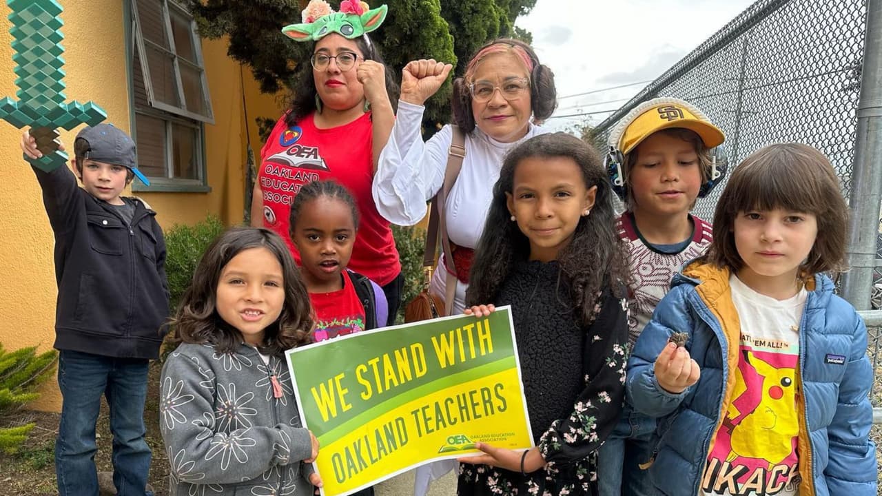 Huelga de maestros en Oakland: ¿Cuánto ganan los profesores en California?