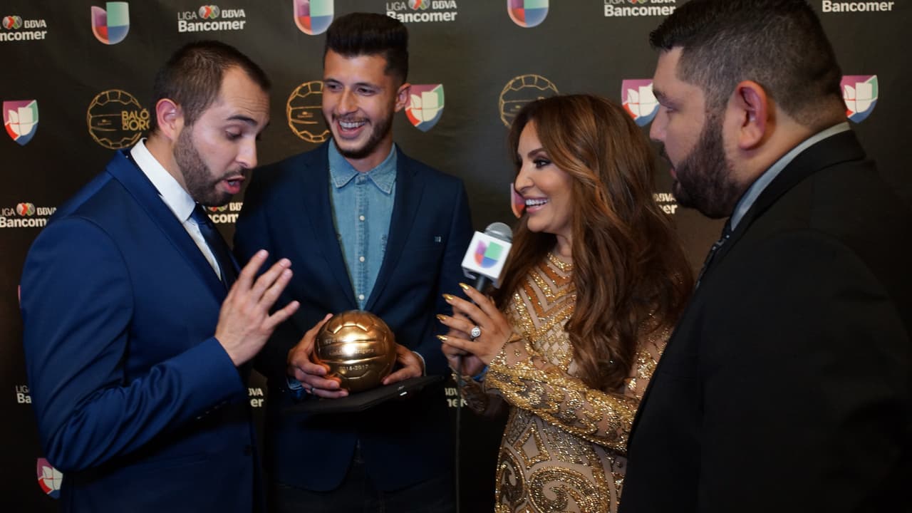 La Bronca , El Compa Ivan y El Tambochi representaron al Free-guey show muy bien en la gala del Balón de Oro.