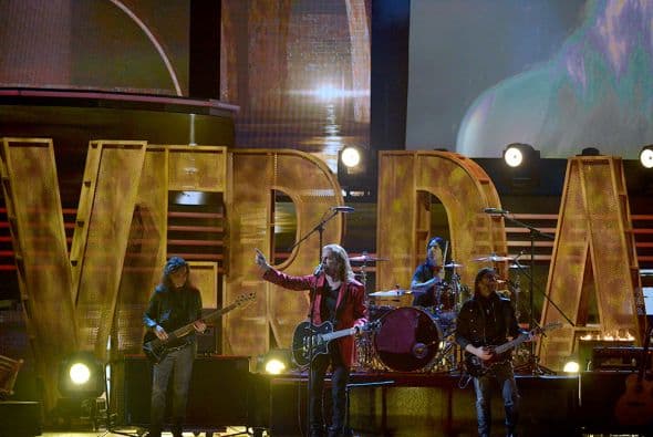 Sin embargo, en esta ocasión, la colombiana apareció solamente en las pantallas durante la presentación.