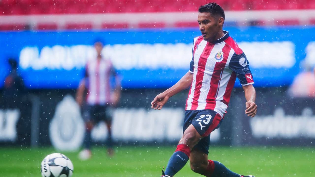 ¿El ‘Gallito’ Vázquez regresaría al Guadalajara?