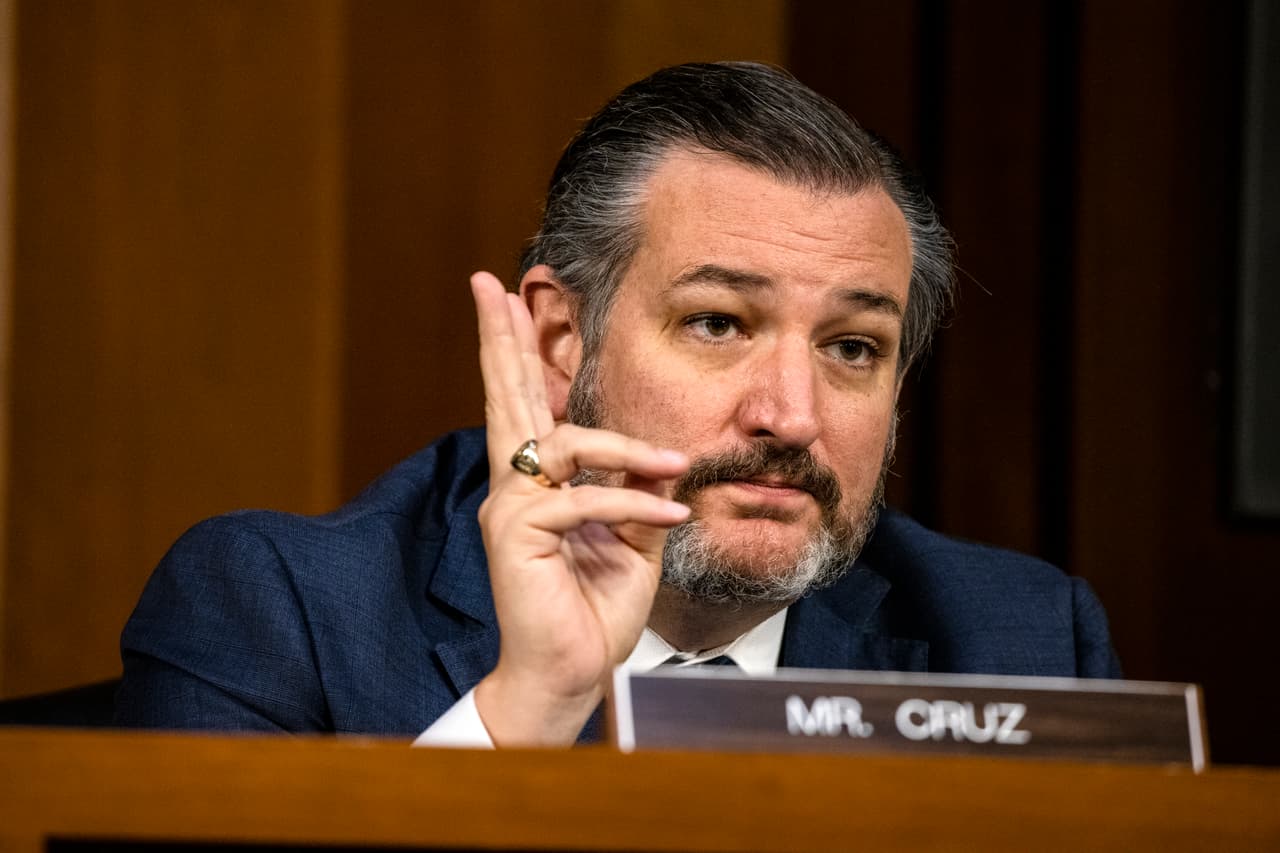 El senador Ted Cruz, que en 2018 gan´´o la cerrada contienda frente a Beto O'Rourke por menos de un 3%, ha aprovechado la atención nacional y se ha situado como uno de los políticos conservadores más conocidos. No obstante, Cruz fue uno de los candidatos más sólidos en las primarias que ganó Donald Trump y en el proceso de 2020 ha mantenido un perfil nacional, 
<a href="https://www.texastribune.org/2020/11/23/ted-cruz-greg-abbott-2024/" target="_blank">por lo que algunos analistas han concluido</a> que el senador tiene la vista puesta en las presidenciales de 2024 y no en las estatales de 2022.